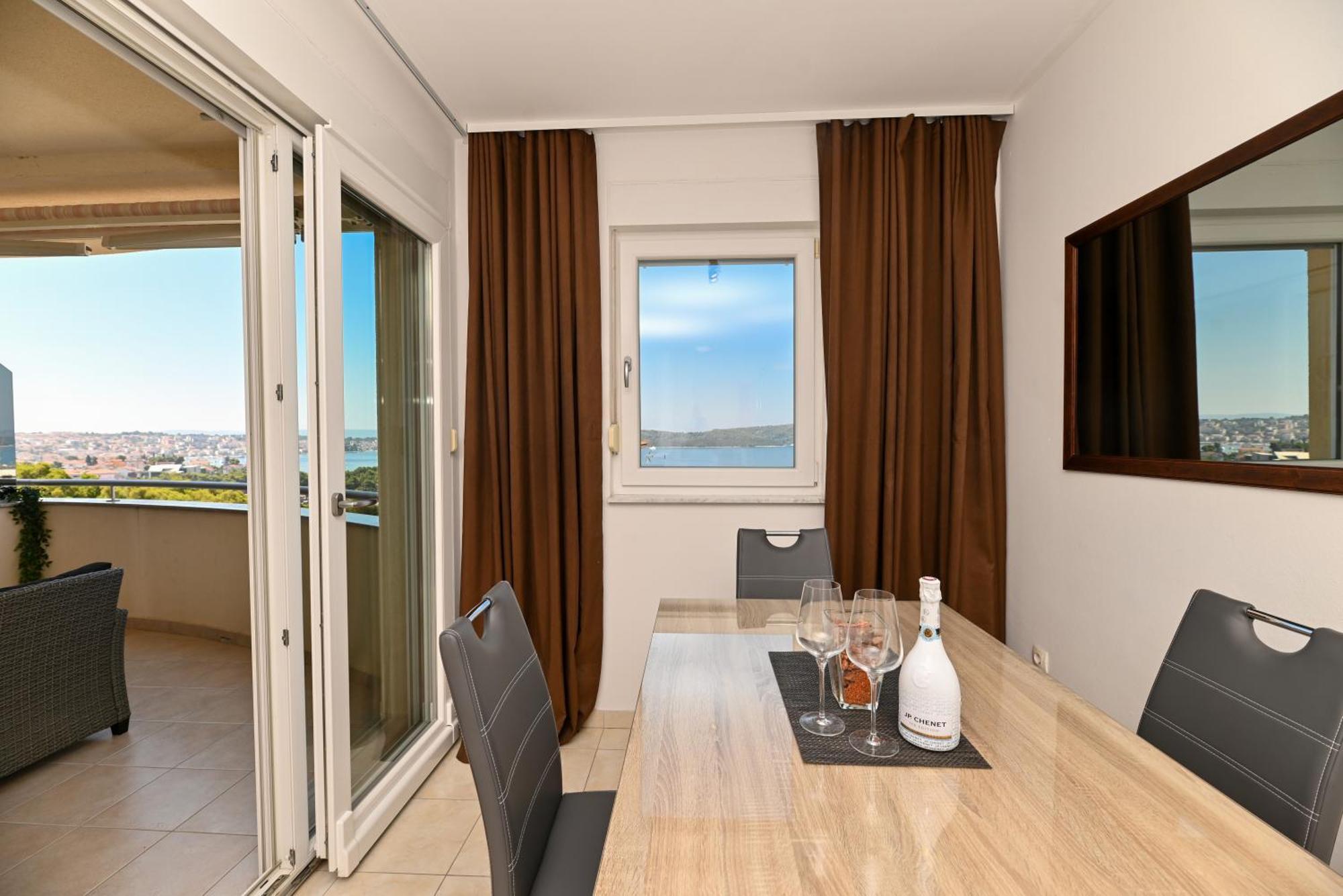 Sunny Place With Sea View Trogir Eksteriør bilde