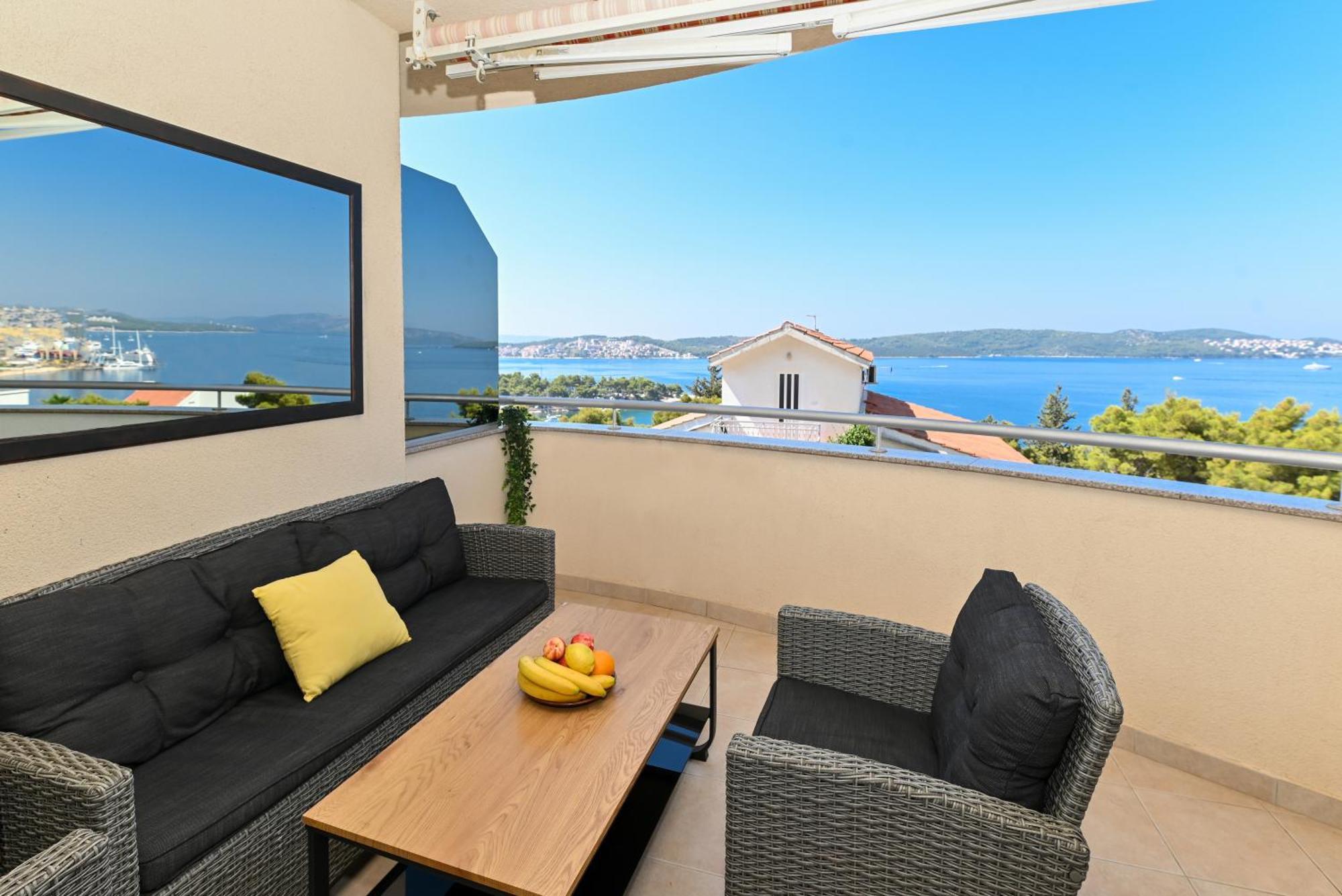 Sunny Place With Sea View Trogir Eksteriør bilde