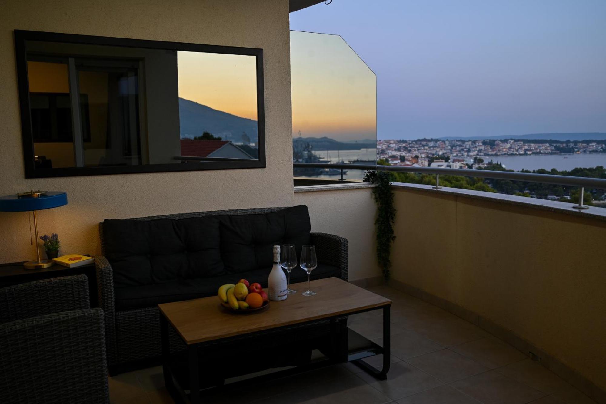 Sunny Place With Sea View Trogir Eksteriør bilde