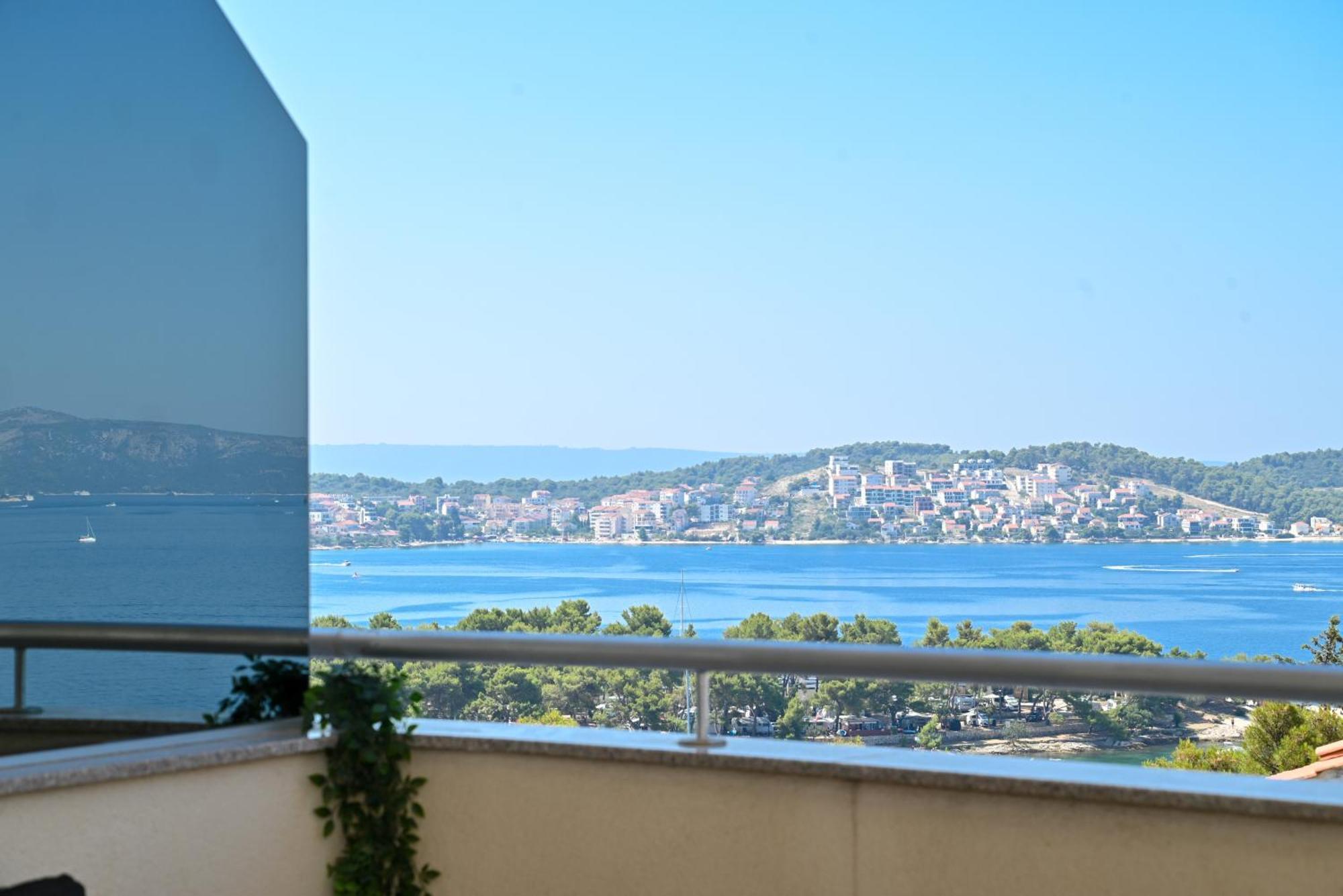 Sunny Place With Sea View Trogir Eksteriør bilde