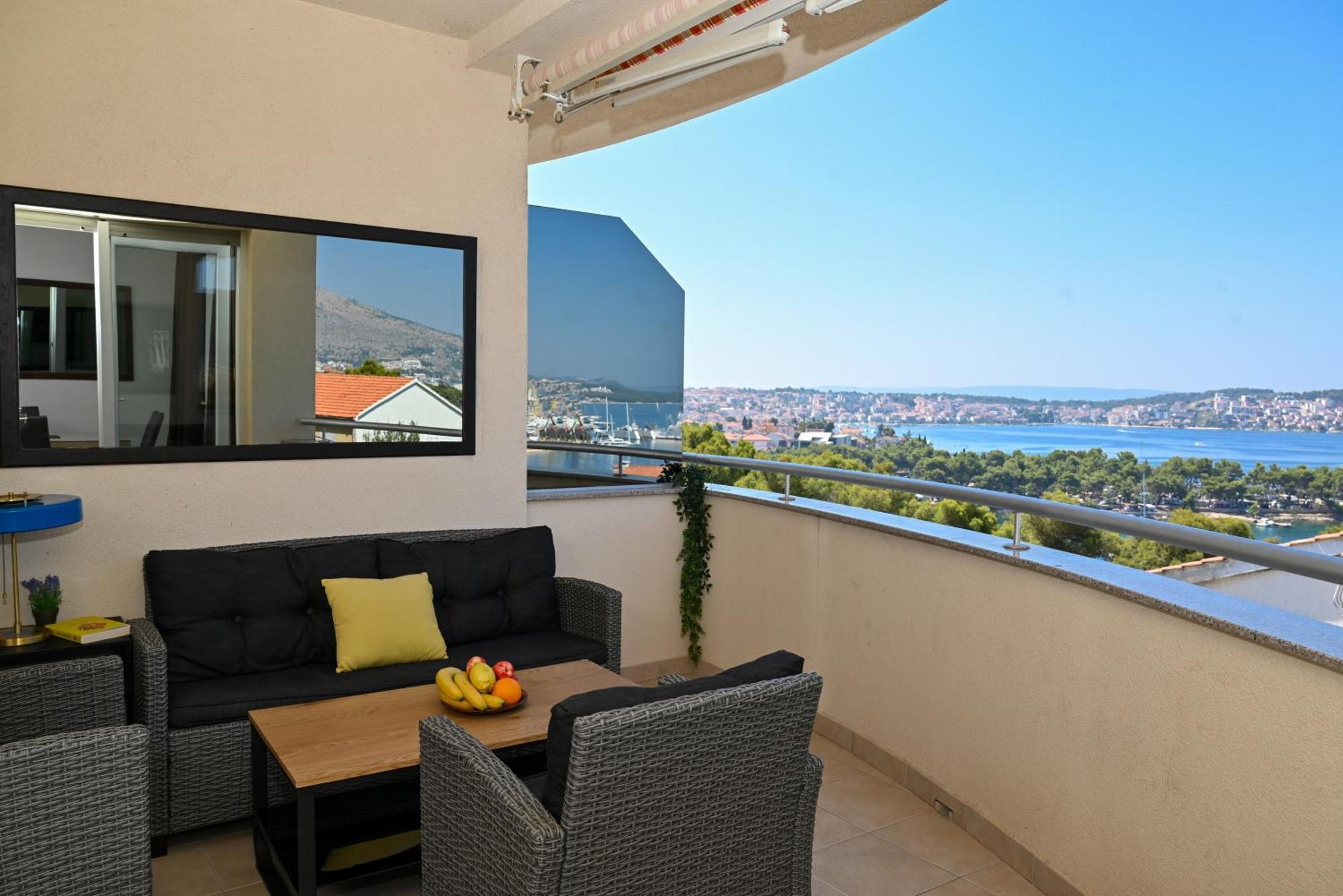 Sunny Place With Sea View Trogir Eksteriør bilde