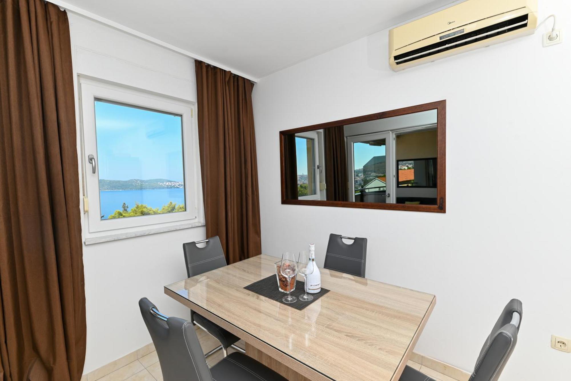 Sunny Place With Sea View Trogir Eksteriør bilde