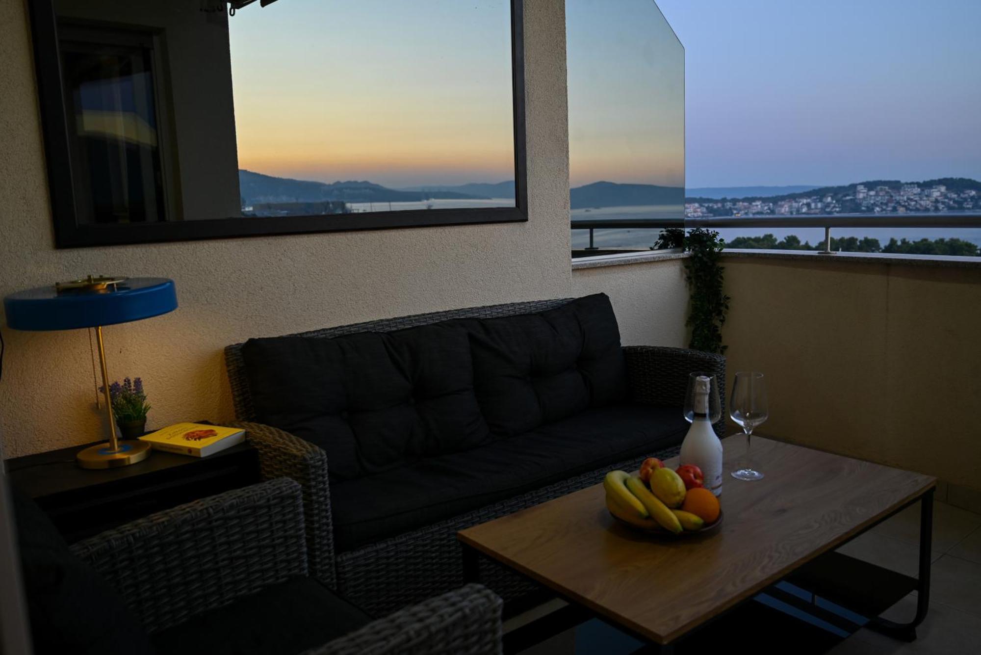 Sunny Place With Sea View Trogir Eksteriør bilde