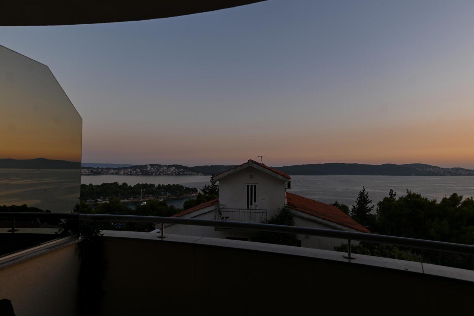Sunny Place With Sea View Trogir Eksteriør bilde