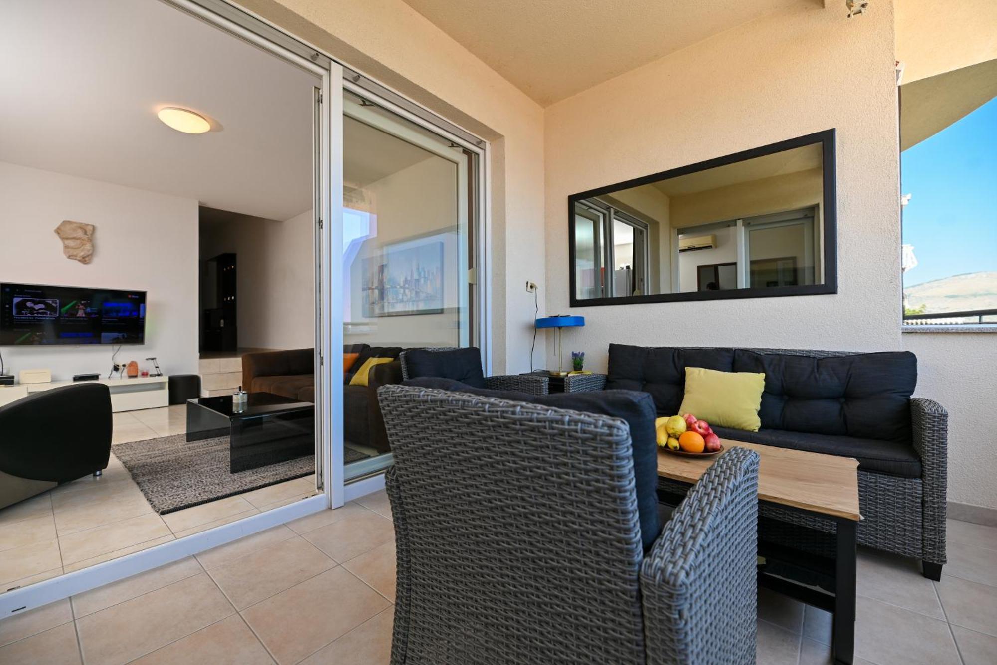 Sunny Place With Sea View Trogir Eksteriør bilde