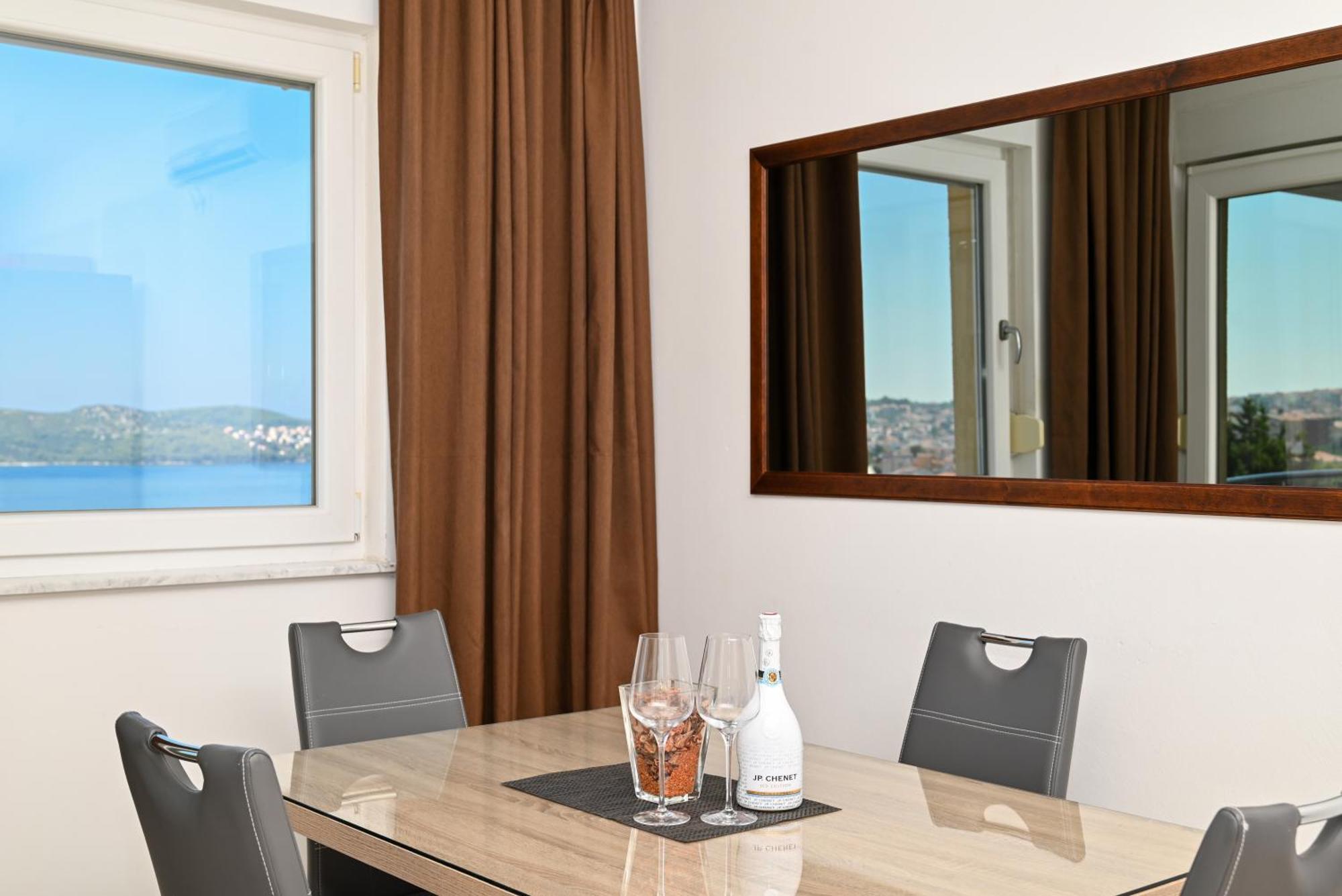 Sunny Place With Sea View Trogir Eksteriør bilde