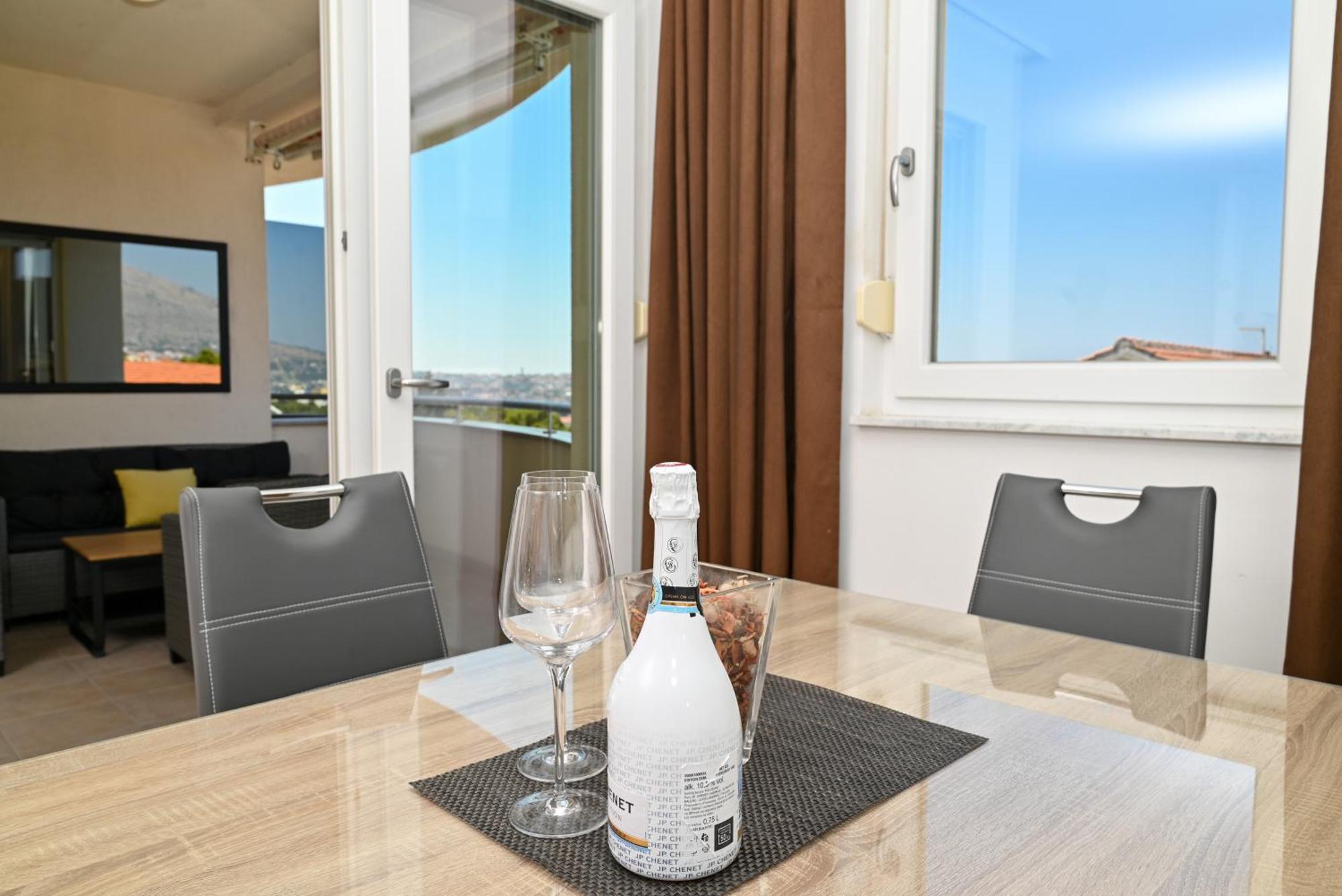 Sunny Place With Sea View Trogir Eksteriør bilde