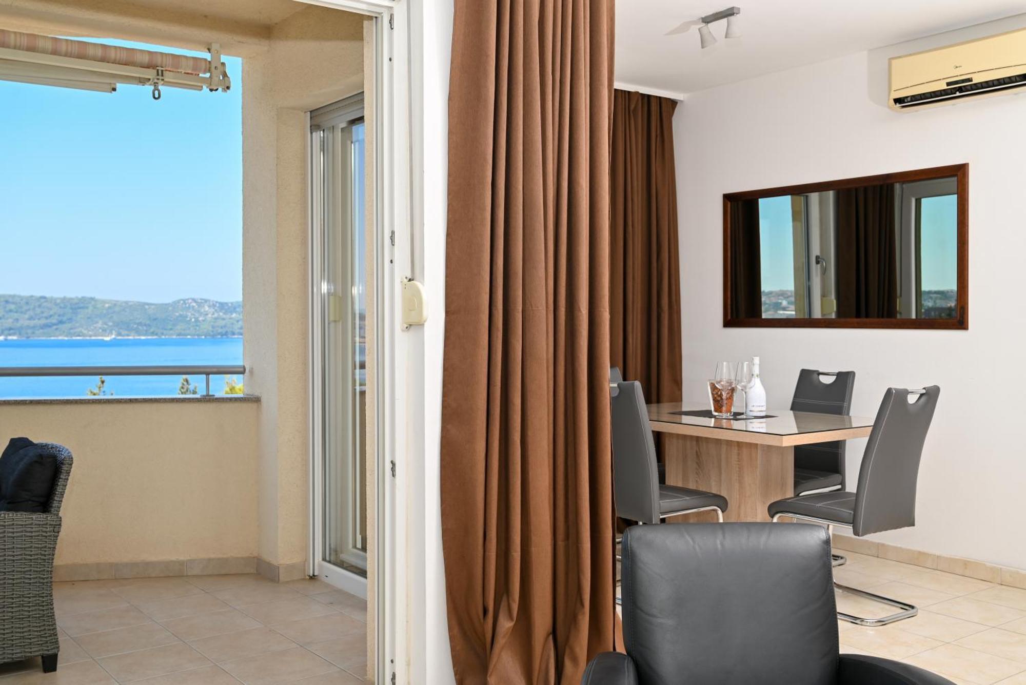 Sunny Place With Sea View Trogir Eksteriør bilde